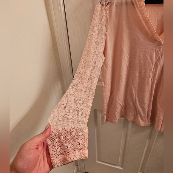 Light pink long-sleeves shirt crochet sleeves addition elle 1X plus size light - Picture 2 of 3